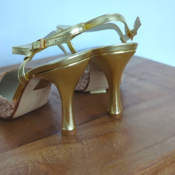 FINAL SALE 🆕🌿GIORGIO IACHINI ANKLE STRAP HEELS🌿 - Picture 9 of 14